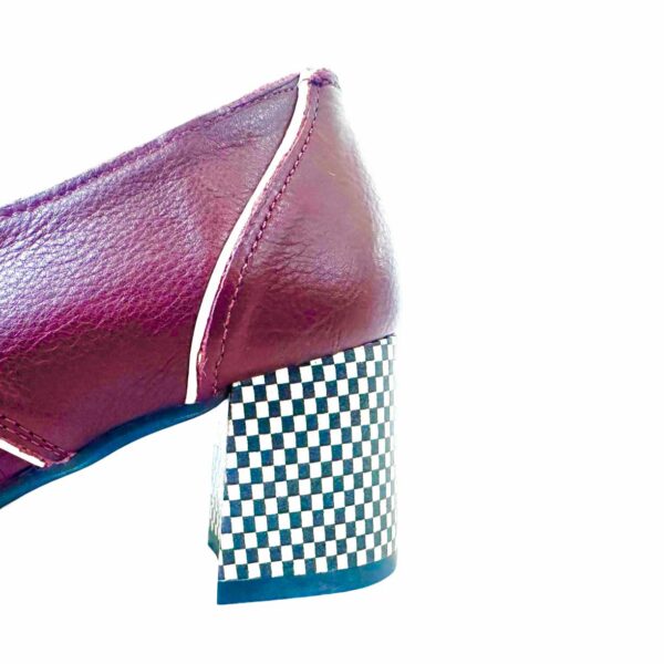 zapato de mujer de taco bajo burdeos. Con cordón Berlin. Lobe spain. 05