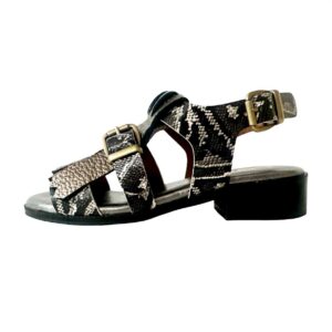 sandalia de piel de tacon bajo con hebilla y piel animal print y flecos metalizados Claudia. LOBE Spain. 01