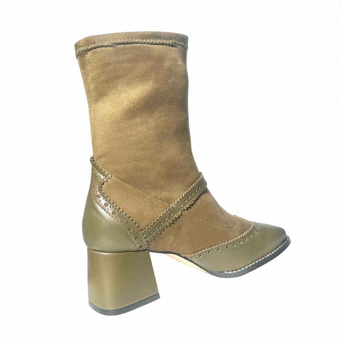 Bota de piel piel de tacón bajo Verde. Greenwich verde con ante elástico. 02