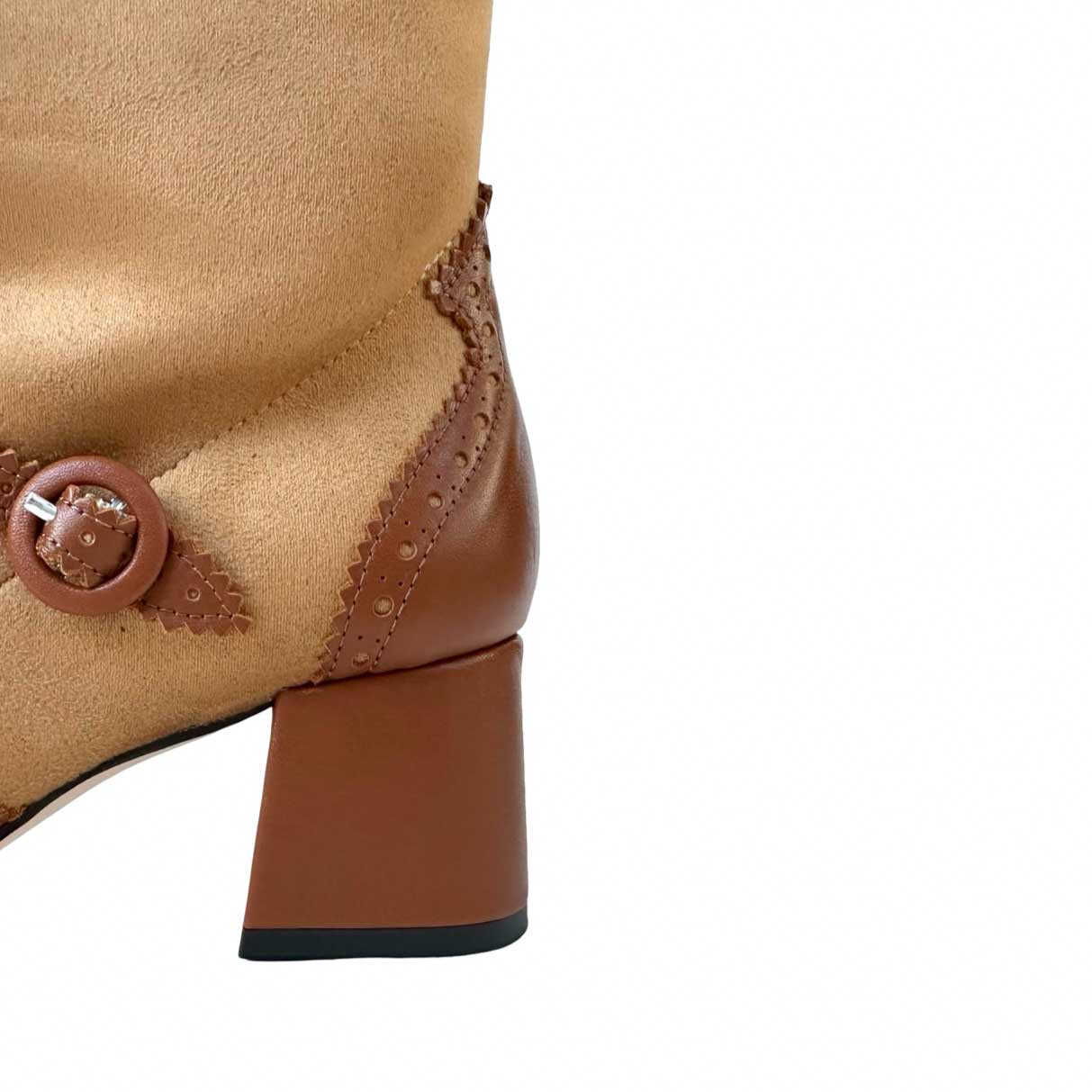 Bota de piel piel de tacón bajo marrón. Greenwich Camel con ante elástico. 05
