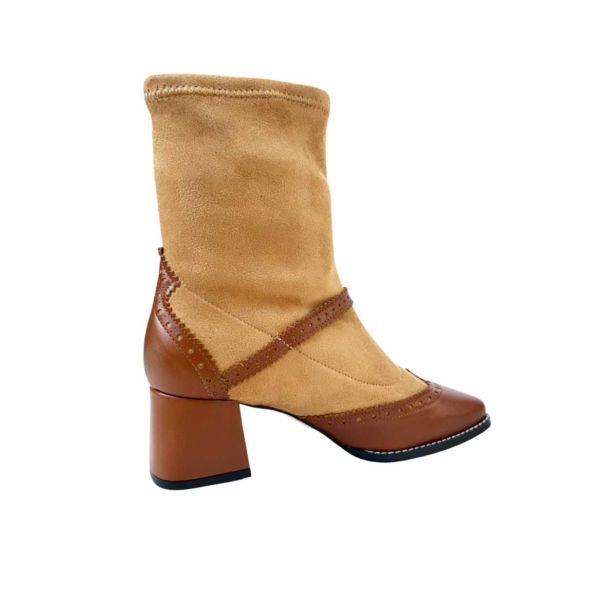 Bota de piel piel de tacón bajo marrón. Greenwich Camel con ante elástico. 02