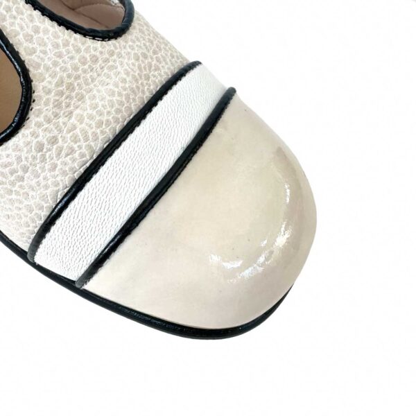 Zapato de piel de mujer de tacón medio .Modelo Hera Marfil 04