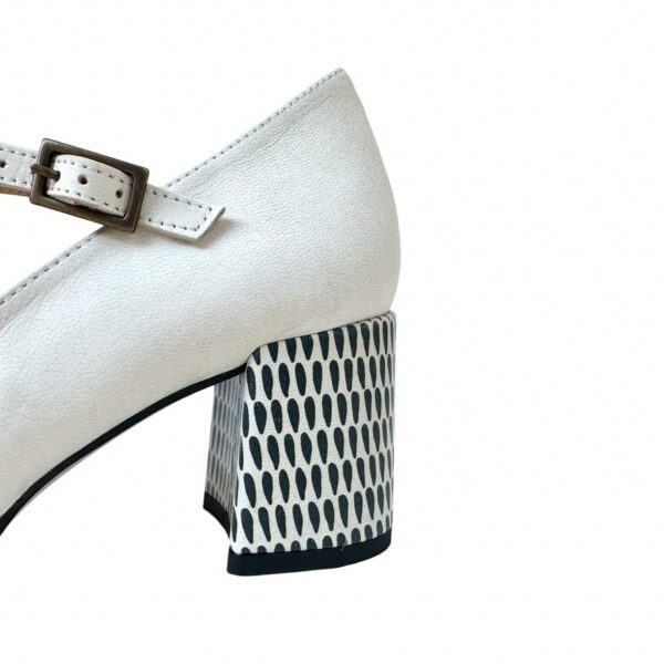 Zapato de piel de mujer de tacón medio .Modelo Hera Marfil 05