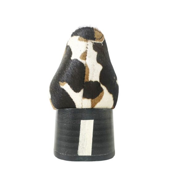 Zapato de piel en pelo de mujer de tacón bajo. animal Print. Pony Chess. LOBE Spain 06