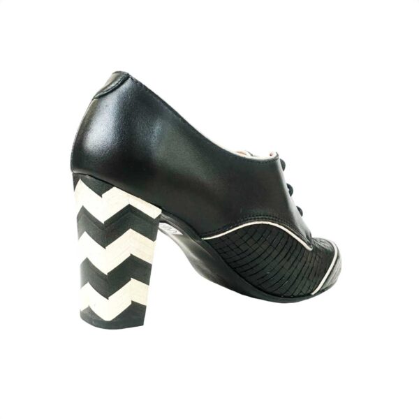 ZAPATO DE PIEL CON CORDÓN DE MUJER DE TACÓN ALTO CON CORDÓN. Modelo ROMINA. Negro. LOBE Spain. 01