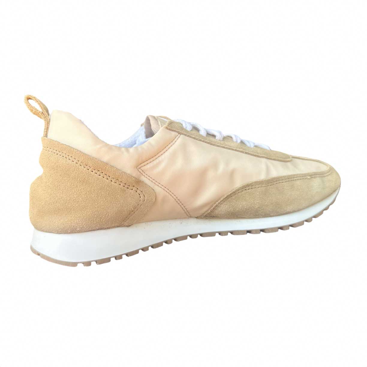 Zapato de piel de mujer. deportiva en BEIGE. Cierre elástico. Sport BELÉM. LOBE Spain 02