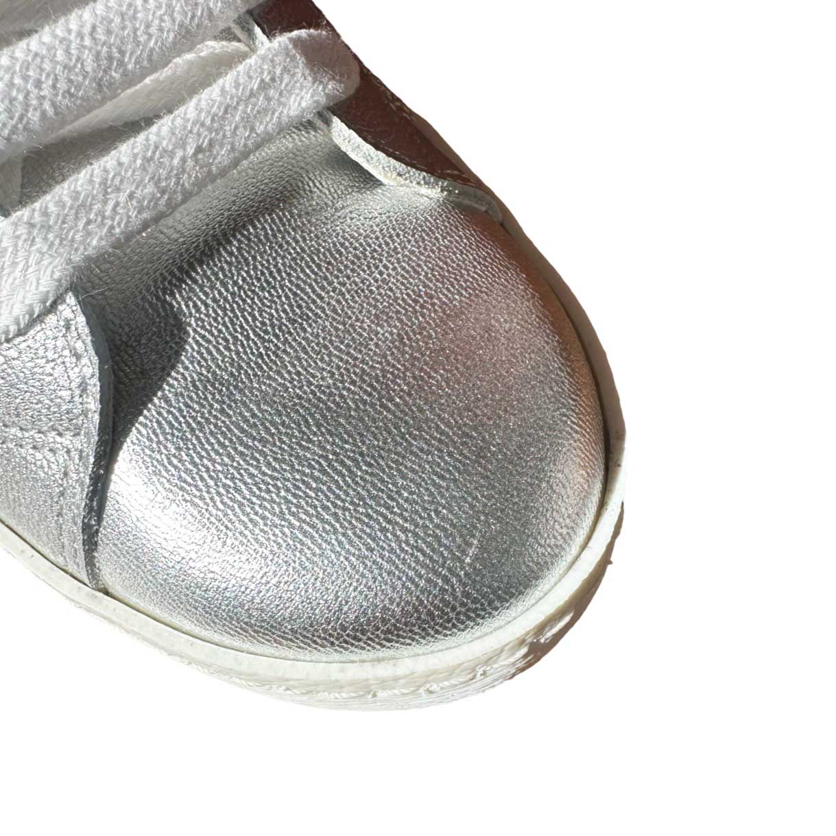 Zapato de piel de mujer. Deportiva en piel metalizada color plata. Sport Plata.LOBE Spain 04